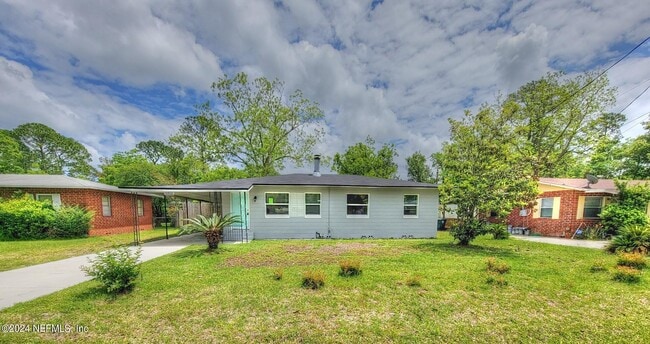 Building Photo - 3919 Skycrest Dr