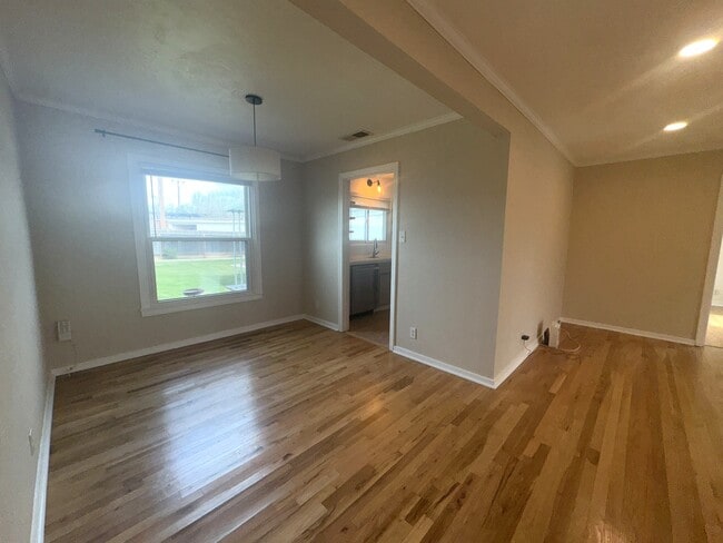 Building Photo - 221 E Griffith Way