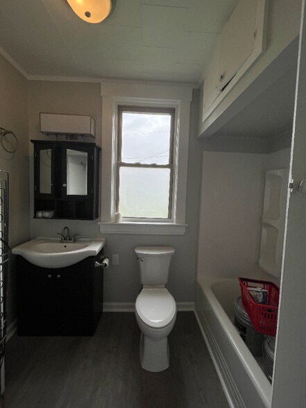 Building Photo - 103 N 7th St