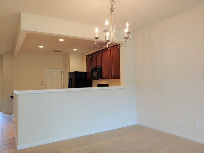 Building Photo - Wolf Creek Townhome