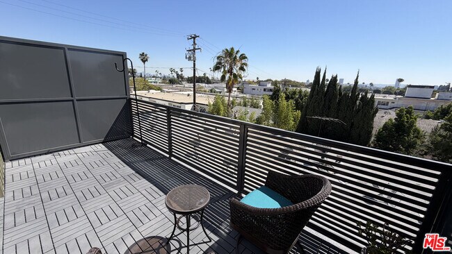 Building Photo - 1040 N Spaulding Ave