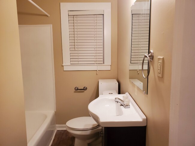 Building Photo - 1 month free Call for details!!!  Section 8 accepted 2-Bedroom Retreat in Huntsville – Cozy Livin...