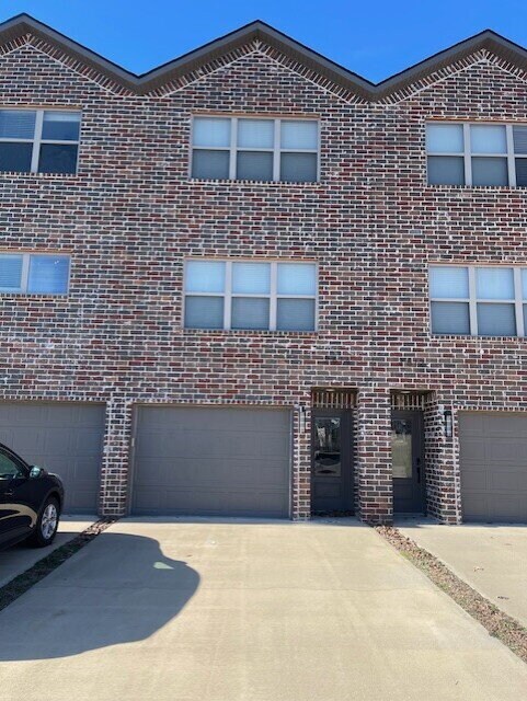 Building Photo - 2614 SW Livingston Square