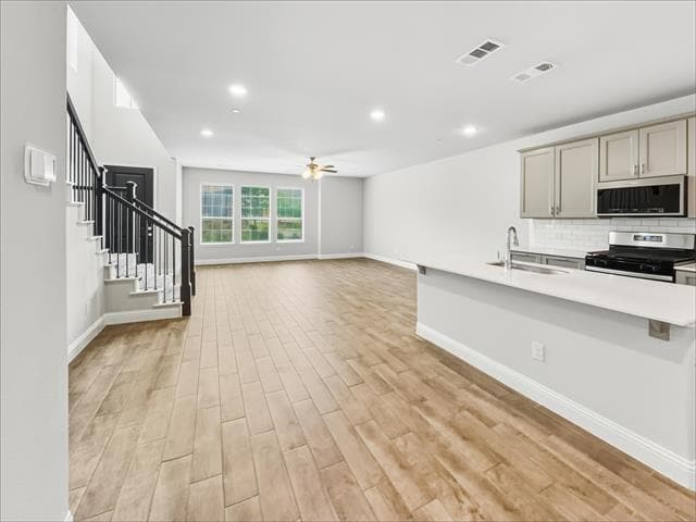 Building Photo - 213 Suma Dr