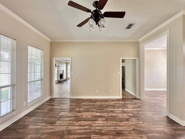 Building Photo - Stunning 3-Bedroom Home in Prime South Tyl...