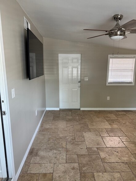 Building Photo - 6527 S West Shore Cir