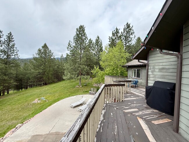 Building Photo - Spacious 4 Bed 3.5 Bath Home in Frenchtown!