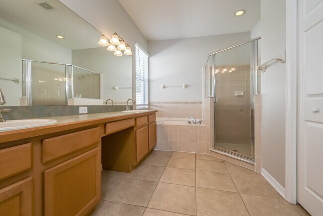 Building Photo - 9411 Laurel Ledge Dr