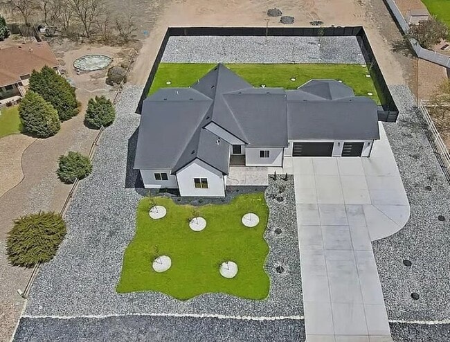 Building Photo - 1328 S Papago Dr