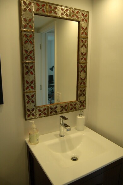 Building Photo - 575 Oaks Ln