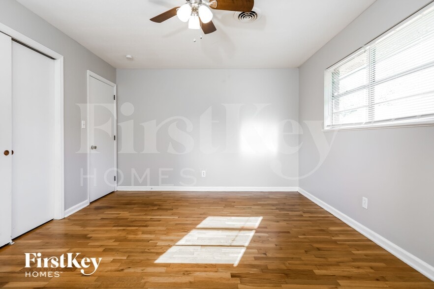 Building Photo - 5562 Hood St