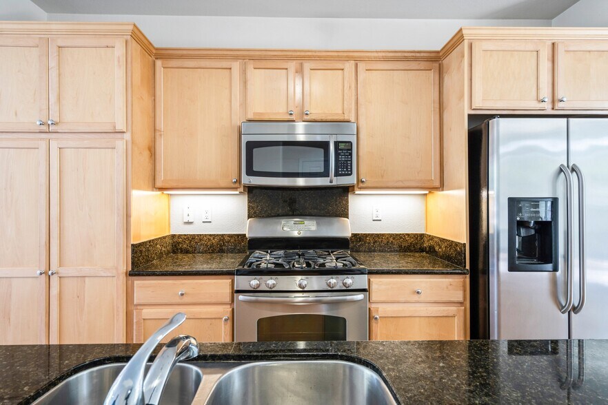 Building Photo - 9437 Dunbar Dr