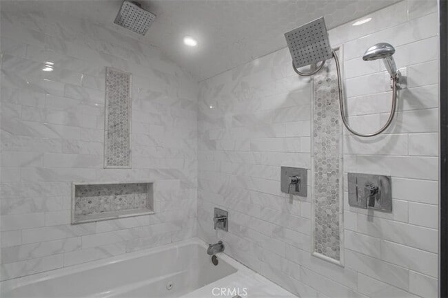 Building Photo - 6059 Vantage Ave