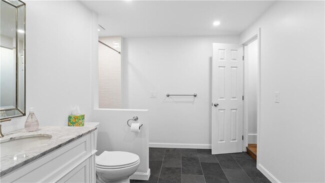 Building Photo - 82 Primrose Dr