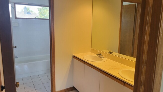 Building Photo - 104 Quail Dr