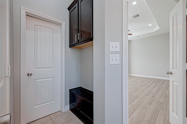 Building Photo - 30806 Academy Trace Dr