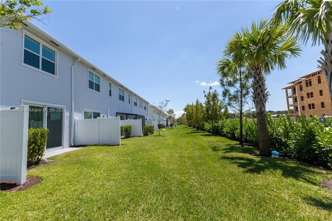 Building Photo - 846 SE grovebush Ln