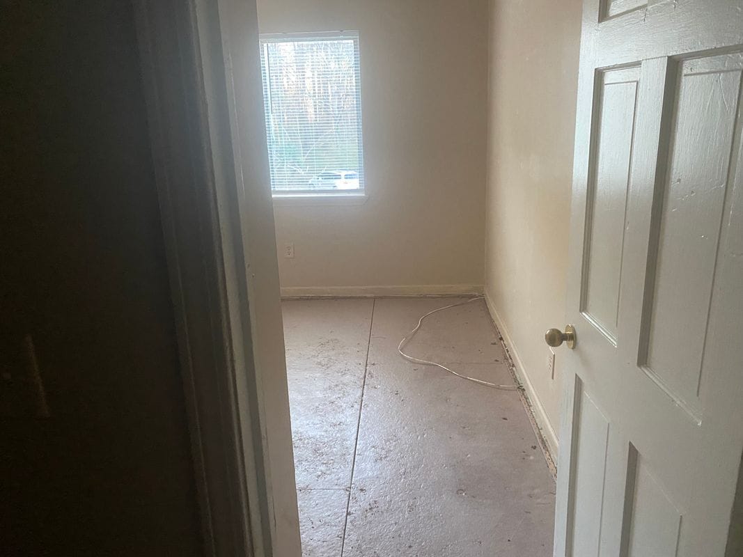 Building Photo - 1505 Camelot Dr