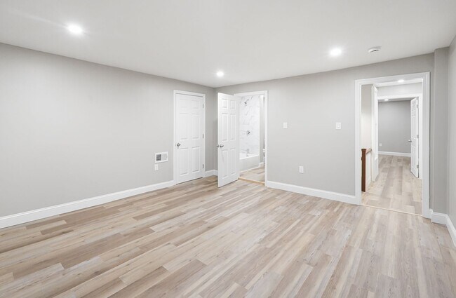 Building Photo - 98 Southville Rd