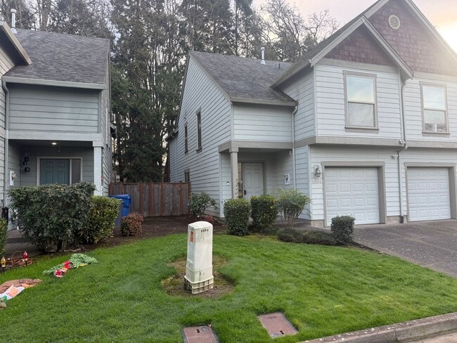 Building Photo - Inviting 3-Bedroom Townhome in Hayesville – Spacious & Well-Equipped