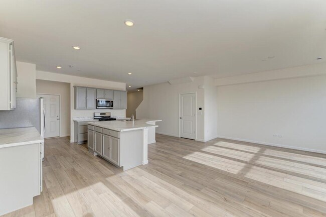 Building Photo - 5956 Hawkweed Dr