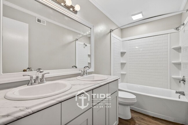 Building Photo - Live Close to It All – Convenient Mount Pleasant Home