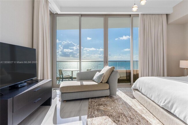 Building Photo - 17901 Collins Ave