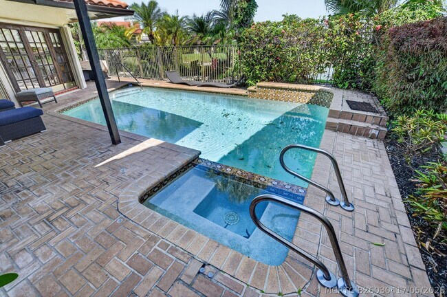 Building Photo - 22519 Esplanada Cir