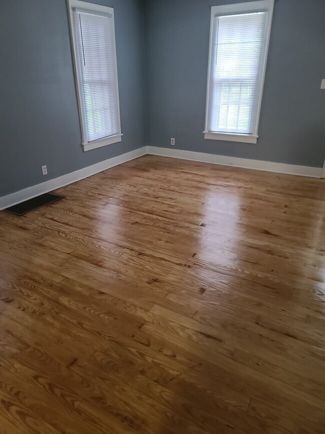 Building Photo - Where Comfort Meets Convenience: 3-Bedroom...