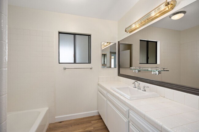 Building Photo - 406 Arenoso Ln