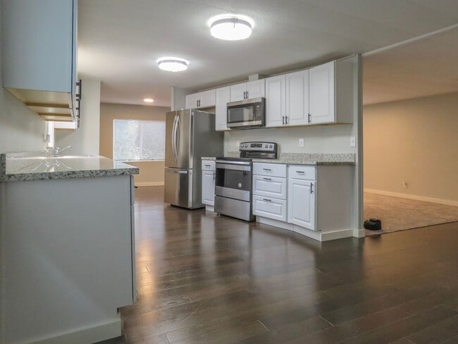 Building Photo - Century Meadows Home Available Now- Aurora