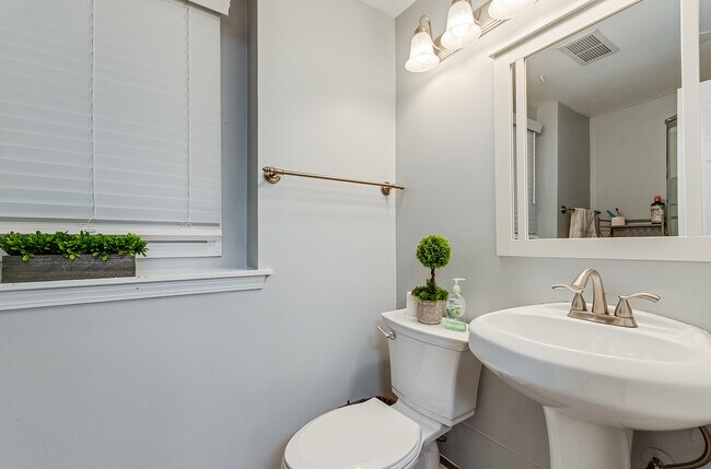 Building Photo - 2340 Portsmouth Ct