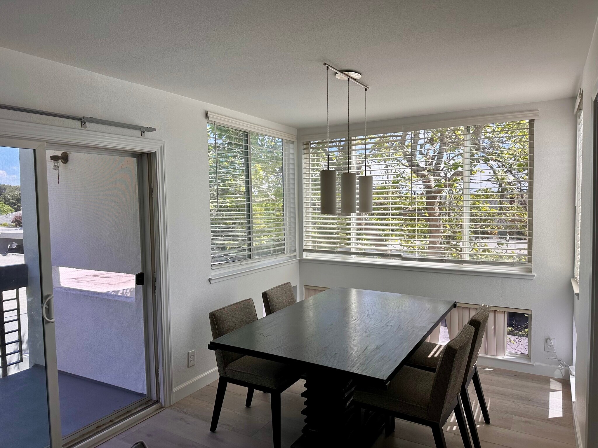 Building Photo - 1041 Shell Blvd