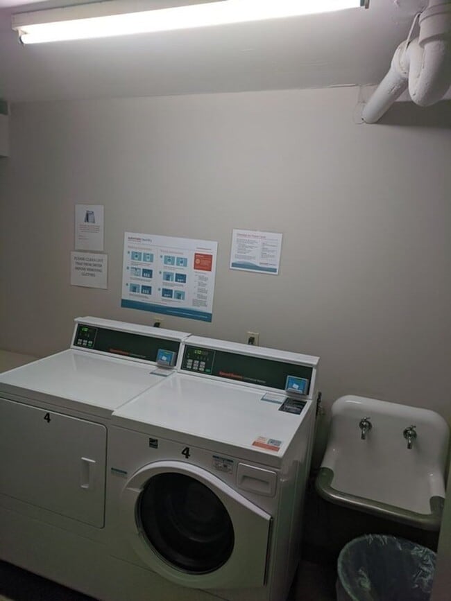 Building Photo - Bright and Spacious Brookline Studio
