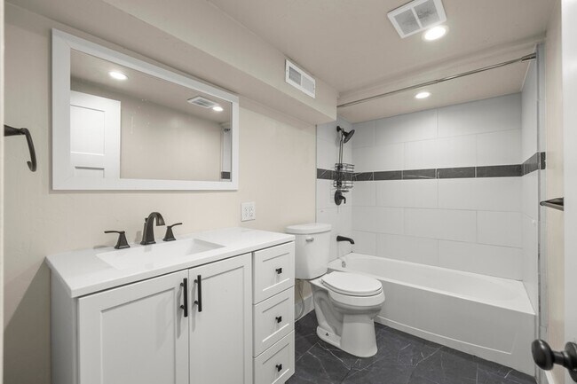 Building Photo - 43 N 100 W