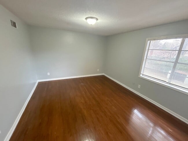 Building Photo - 5270 Algiers Dr