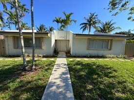 Building Photo - 2645 Riverland Dr