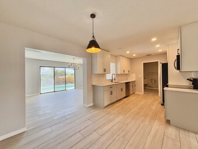 Building Photo - 8718 Thornwood Ln