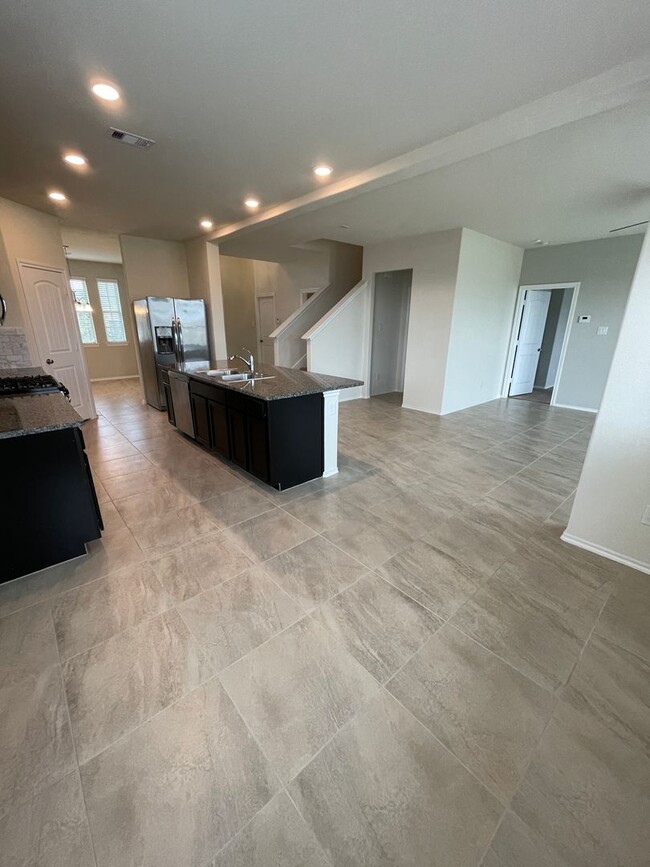 Building Photo - Large Beautiful Home located in the heart ...