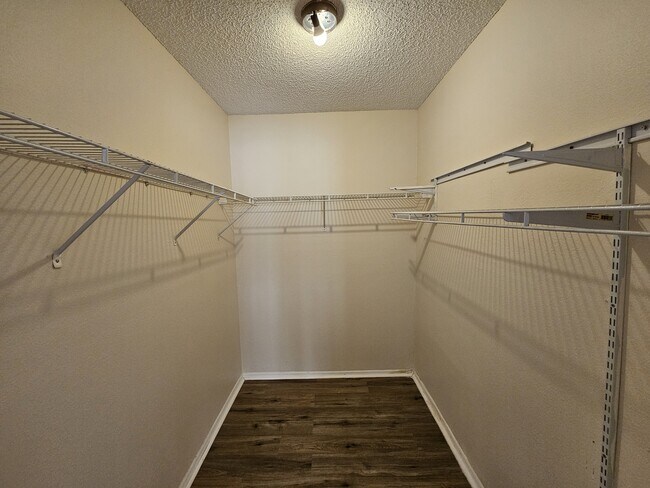 Building Photo - 312 Oak Track Pass