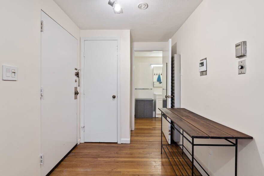 Building Photo - 260 Beacon St