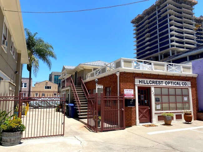 Building Photo - 418 Thorn St