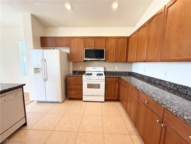 Building Photo - 7998 Half Moon Point Dr