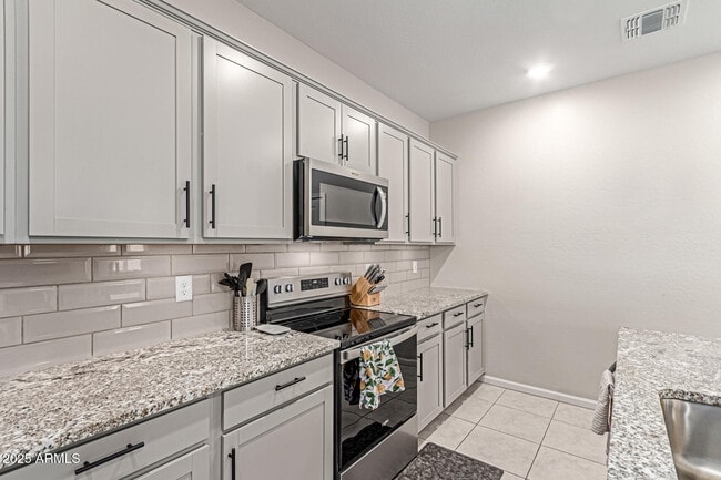 Building Photo - 17344 W Country Club Terrace