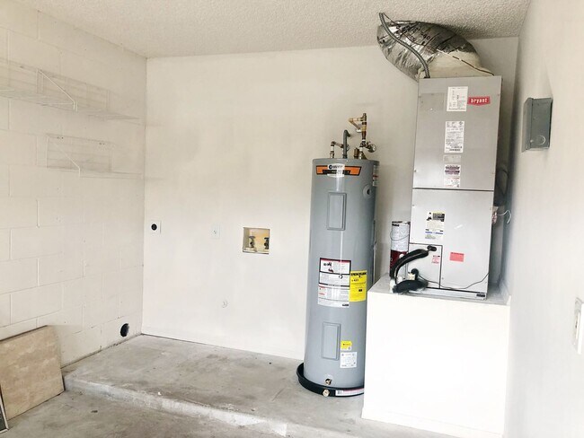 Building Photo - CUTE 3 BED 2 BATH HOME with SINGLE GARAGE IN SOUTHEAST ORLANDO