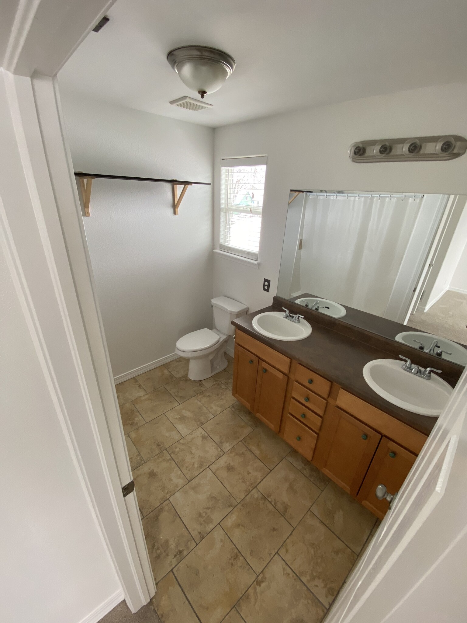 Master Bath - 2905 W Platte Ave