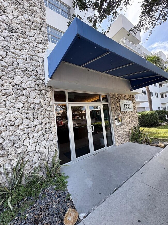 Building Photo - 1331 Lincoln Rd