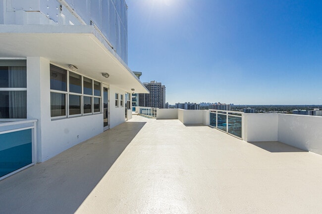 Building Photo - 3430 Galt Ocean Dr