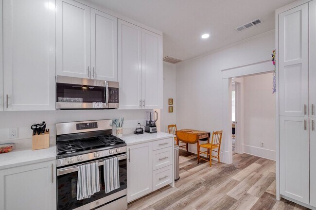 Building Photo - Top of the line remodeled 5 BED in the har...