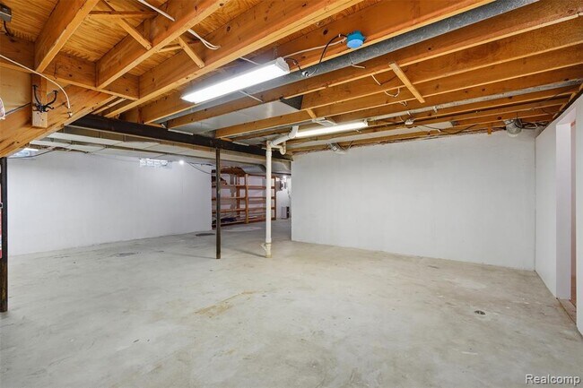 Building Photo - 1880 Welling Dr